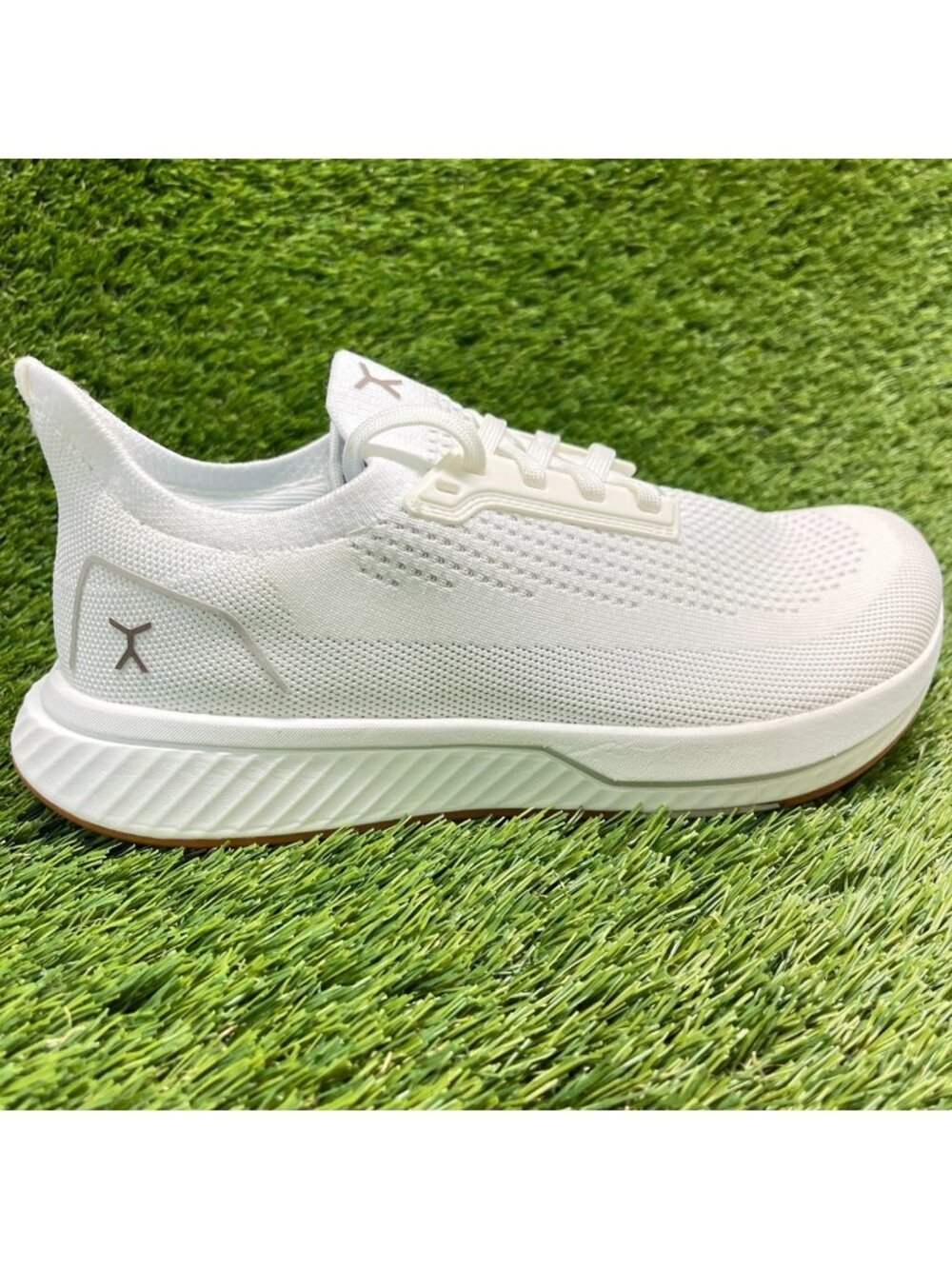 Flux Adapt Runner White Gum Womens Size 9 Mens Size 7.5 Running Athletic Shoes
